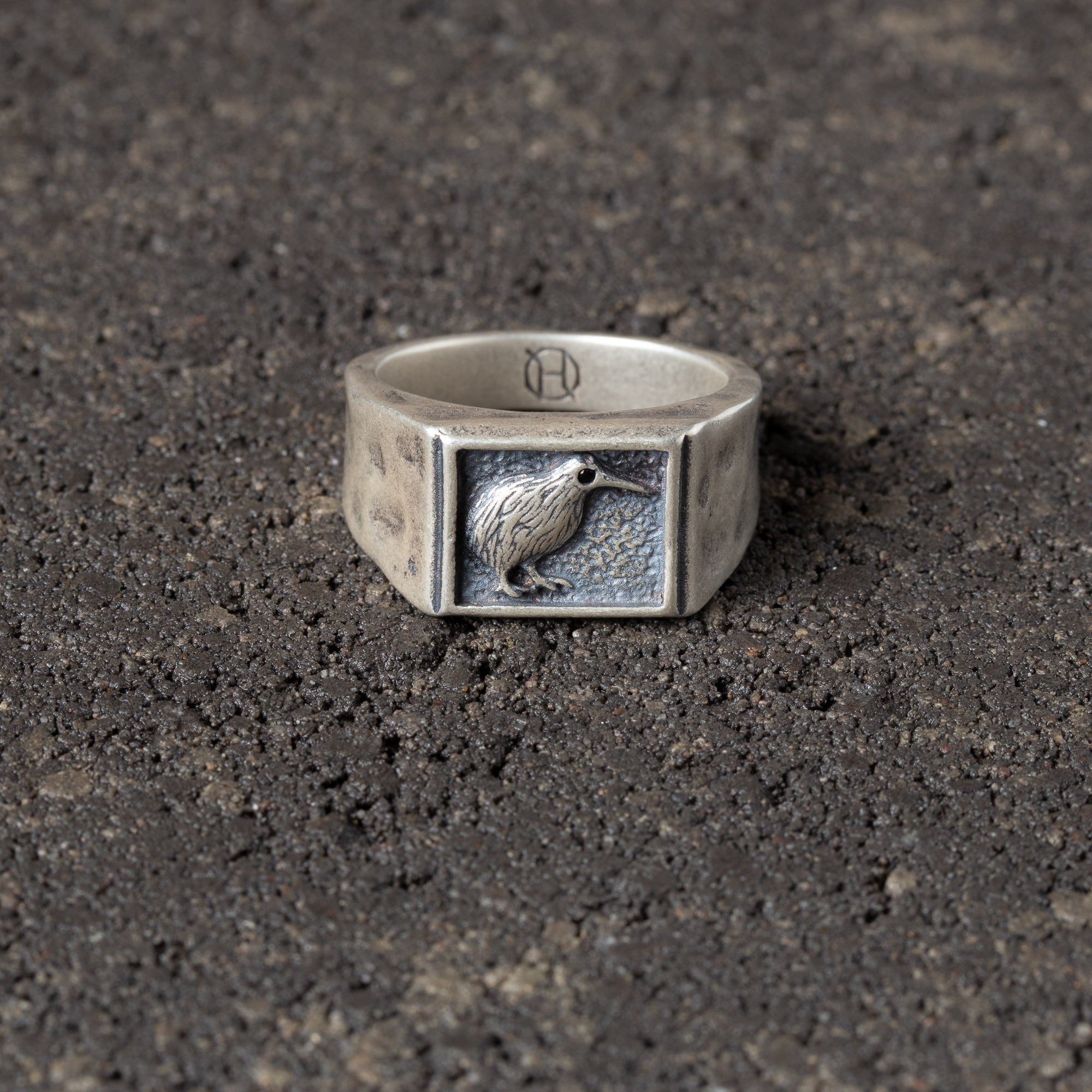 Tahi - Kiwi Signet Ring.