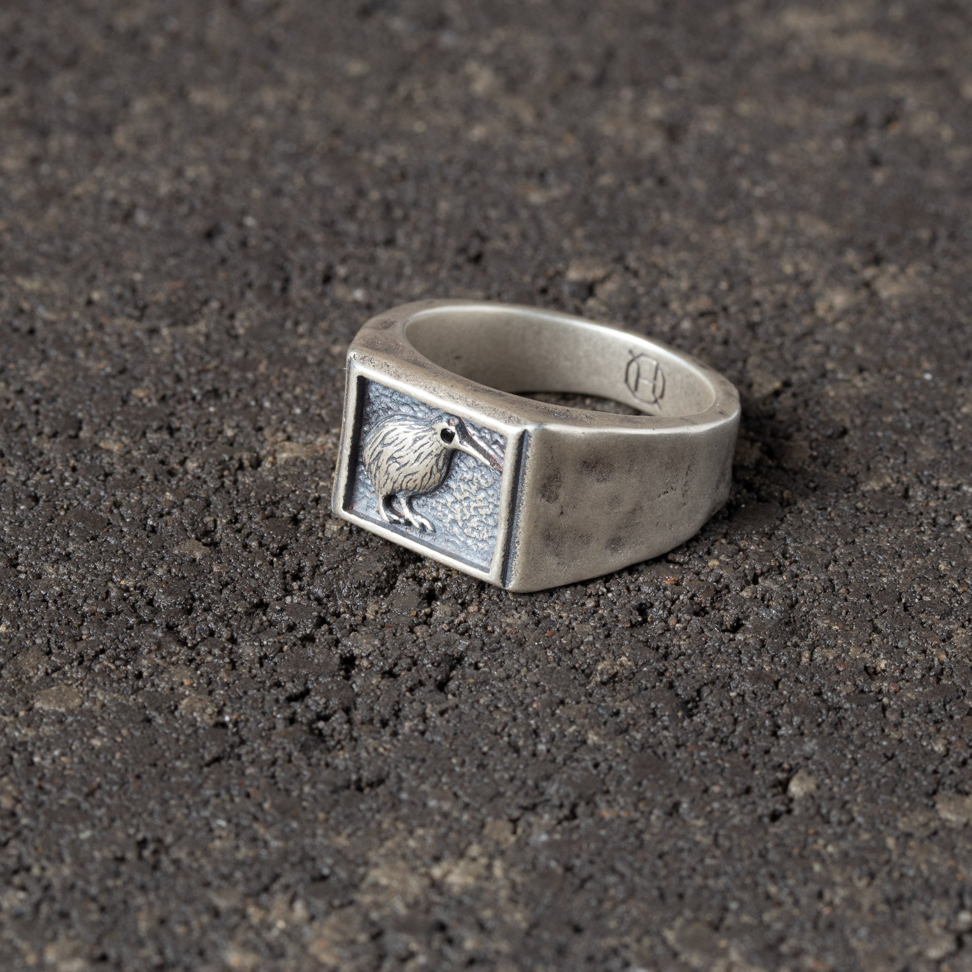 Tahi - Kiwi Signet Ring.