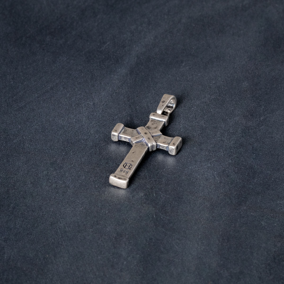 Small textured sterling 925 silver cross pendant