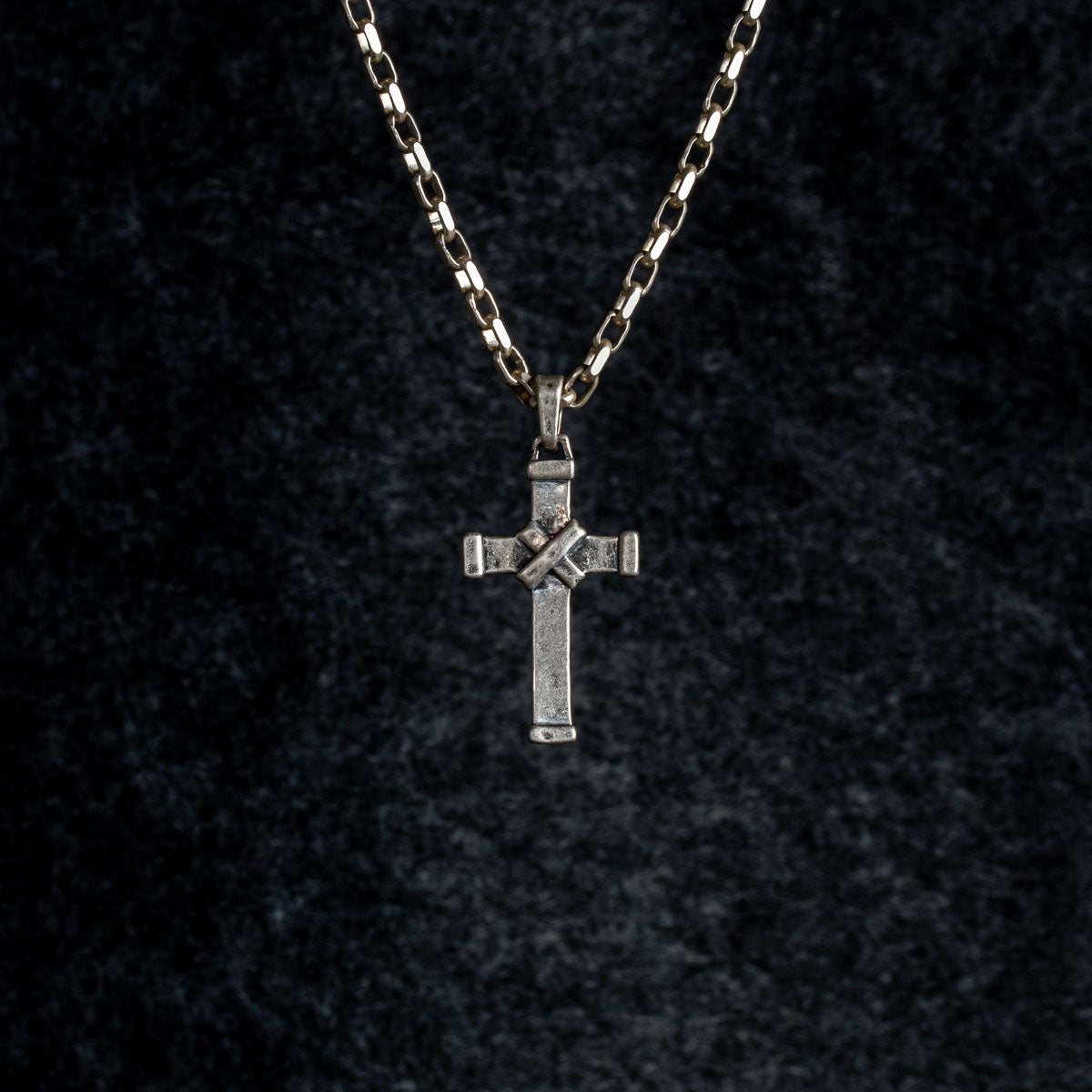 27 mm men’s silver cross necklace